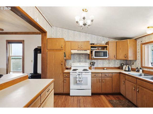 320 DESCHUTES St, Wasco, OR 97065