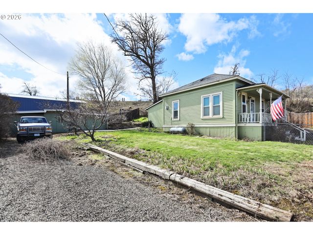 320 DESCHUTES St, Wasco, OR 97065