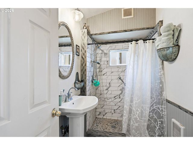 320 DESCHUTES St, Wasco, OR 97065