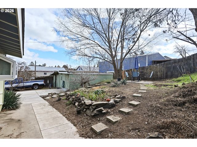 320 DESCHUTES St, Wasco, OR 97065