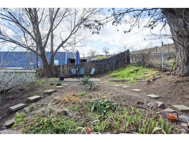 320 DESCHUTES St, Wasco, OR 97065