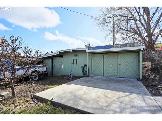 320 DESCHUTES St, Wasco, OR 97065