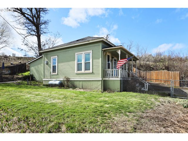 320 DESCHUTES St, Wasco, OR 97065