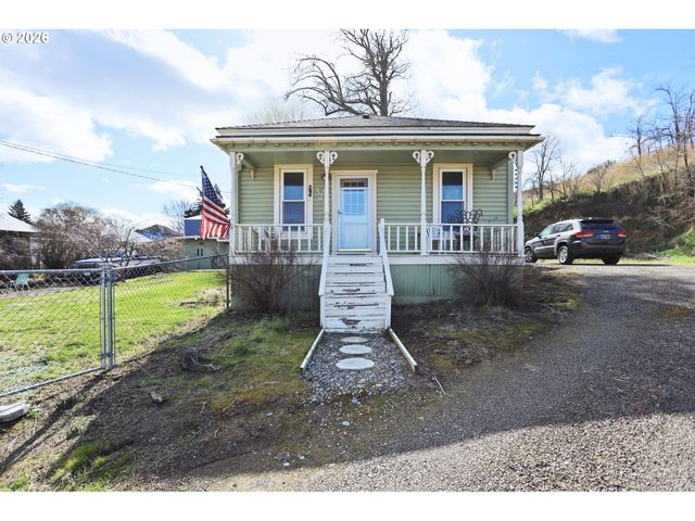 320 DESCHUTES St, Wasco, OR 97065