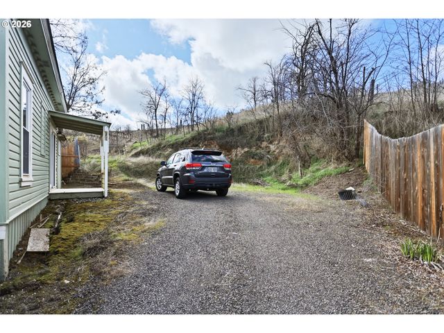 320 DESCHUTES St, Wasco, OR 97065