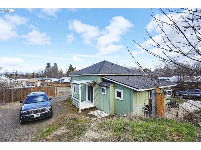 320 DESCHUTES St, Wasco, OR 97065