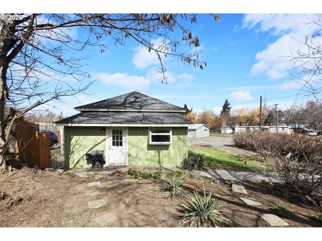 320 DESCHUTES St, Wasco, OR 97065