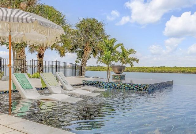 1194 N Peninsula Ave, New Smyrna Beach, FL 32169