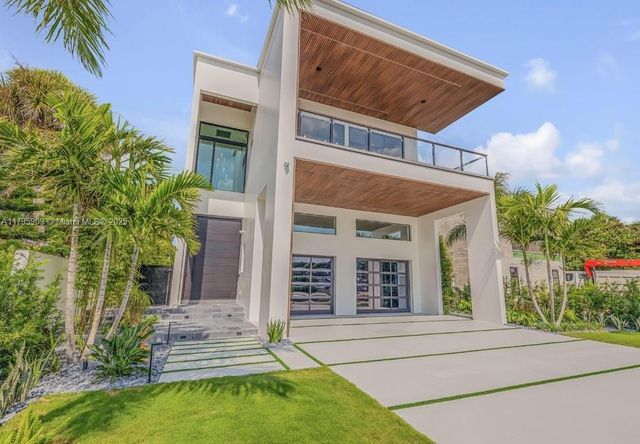 1194 N Peninsula Ave, New Smyrna Beach, FL 32169