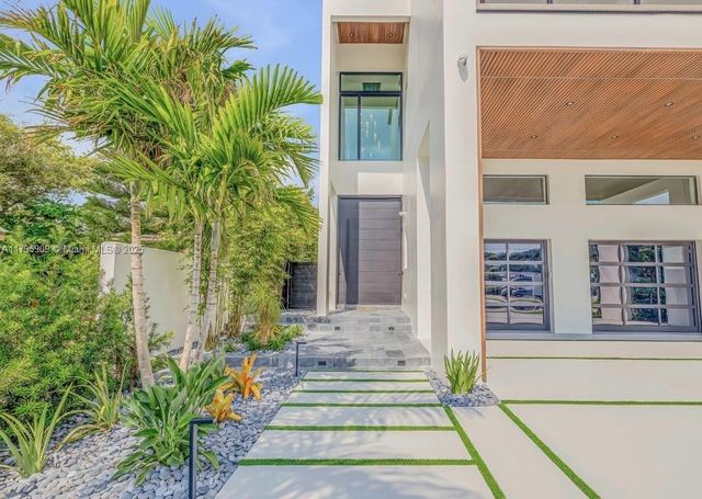 1194 N Peninsula Ave, New Smyrna Beach, FL 32169