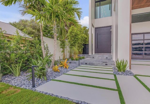 1194 N Peninsula Ave, New Smyrna Beach, FL 32169