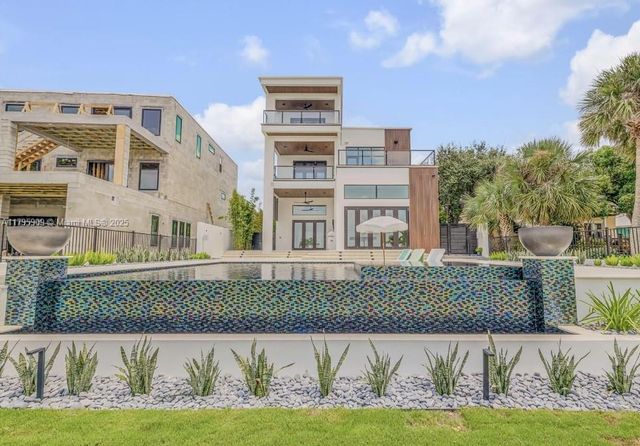 1194 N Peninsula Ave, New Smyrna Beach, FL 32169