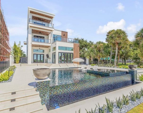 1194 N Peninsula Ave, New Smyrna Beach, FL 32169