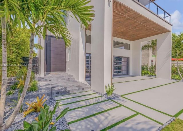 1194 N Peninsula Ave, New Smyrna Beach, FL 32169