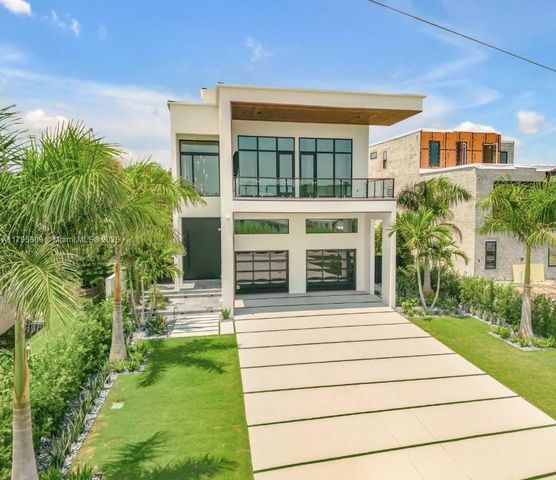 1194 N Peninsula Ave, New Smyrna Beach, FL 32169