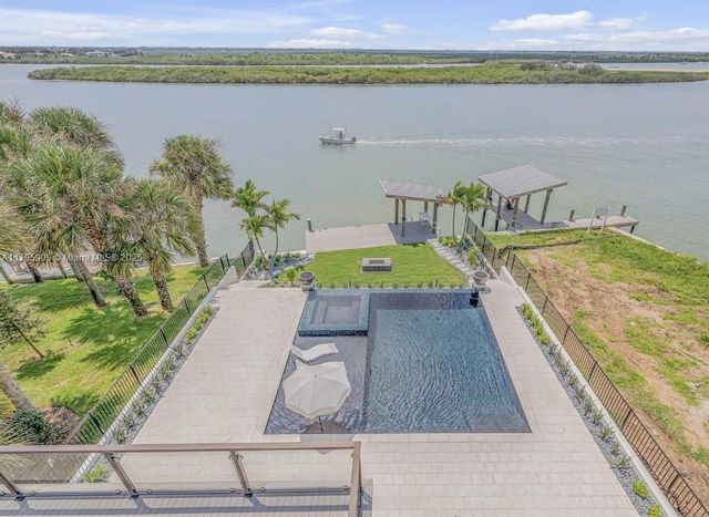 1194 N Peninsula Ave, New Smyrna Beach, FL 32169