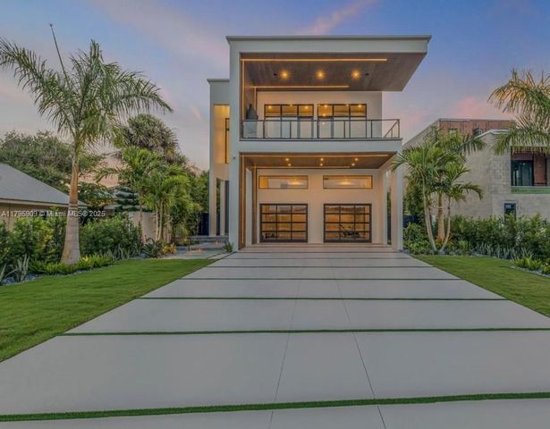 1194 N Peninsula Ave, New Smyrna Beach, FL 32169