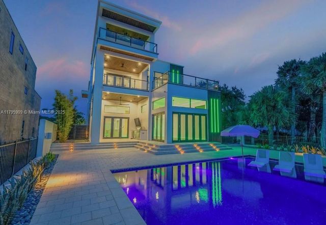 1194 N Peninsula Ave, New Smyrna Beach, FL 32169