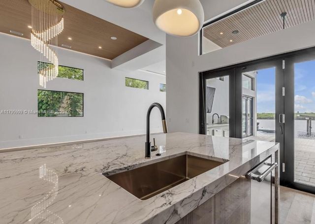 1194 N Peninsula Ave, New Smyrna Beach, FL 32169
