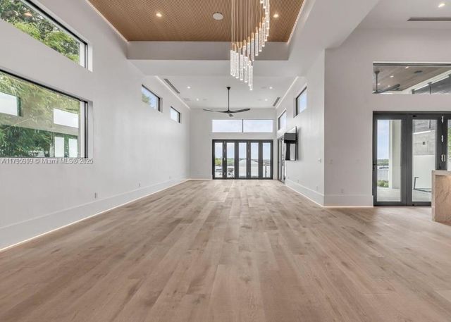 1194 N Peninsula Ave, New Smyrna Beach, FL 32169