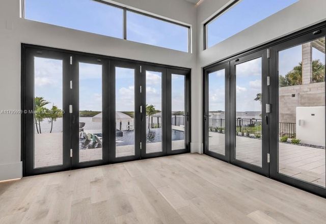 1194 N Peninsula Ave, New Smyrna Beach, FL 32169