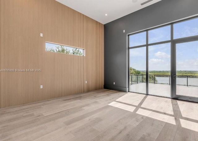 1194 N Peninsula Ave, New Smyrna Beach, FL 32169