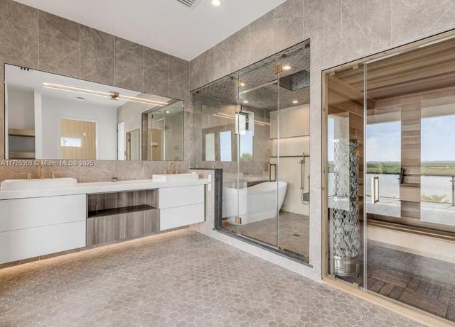 1194 N Peninsula Ave, New Smyrna Beach, FL 32169