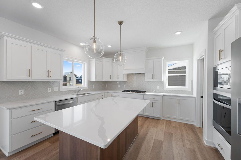 7459 Waters Edge Avenue, Shakopee, MN 55379