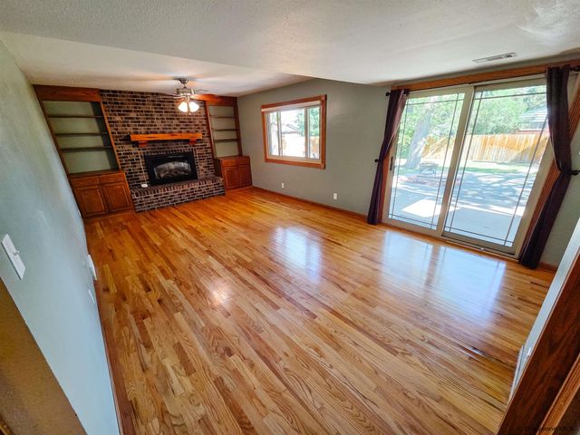 950 APACHE ST, Cheyenne, WY 82009