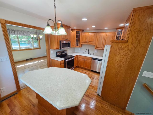 950 APACHE ST, Cheyenne, WY 82009
