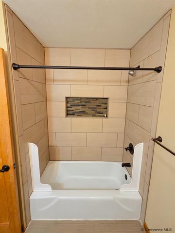 950 APACHE ST, Cheyenne, WY 82009