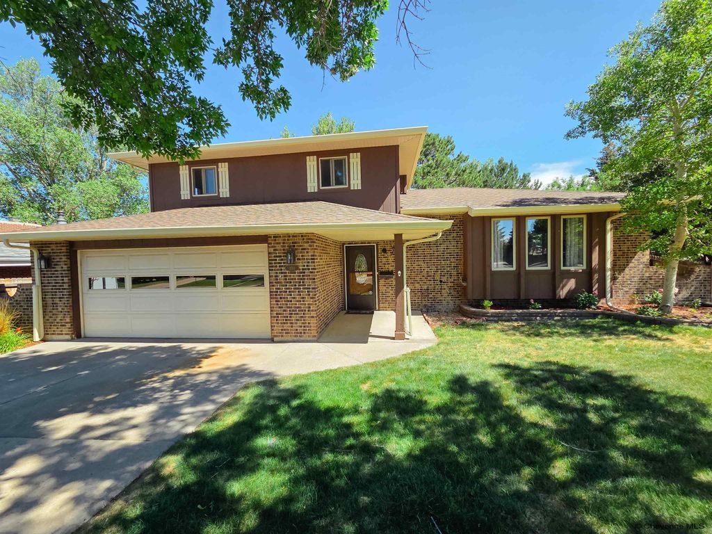 950 APACHE ST, Cheyenne, WY 82009