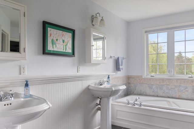 37 Tabor Place, South Burlington, VT 05403