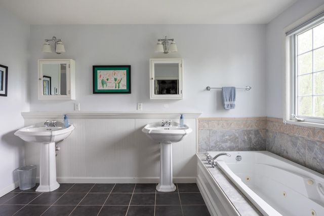 37 Tabor Place, South Burlington, VT 05403