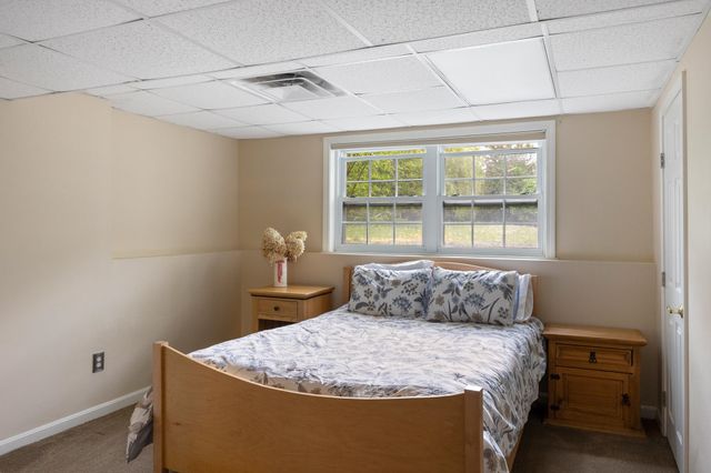 37 Tabor Place, South Burlington, VT 05403