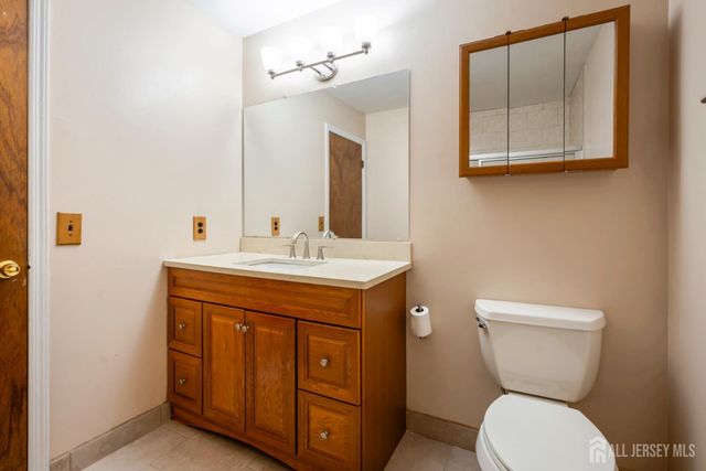 33 Allison Drive, East Brunswick, NJ 08816