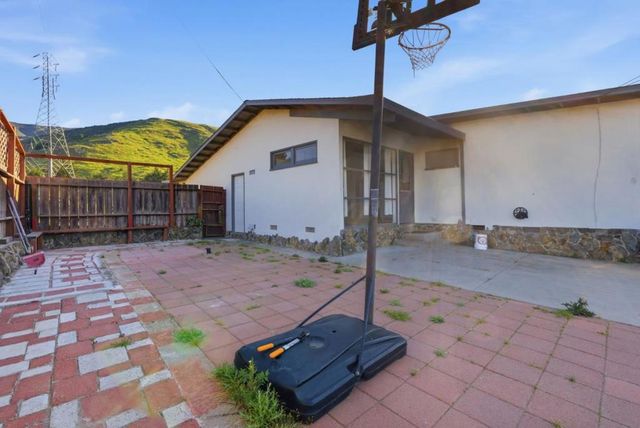 1709 Hillside Boulevard, South San Francisco, CA 94080