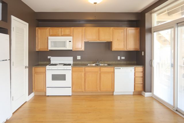 5208 N Sawyer Avenue 1, Chicago, IL 60625