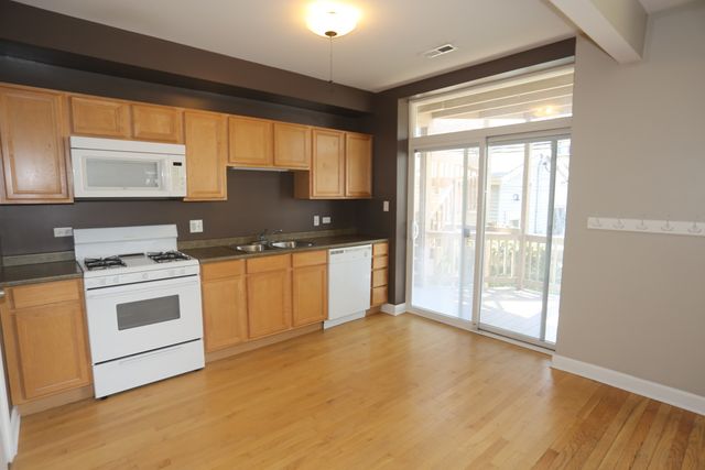5208 N Sawyer Avenue 1, Chicago, IL 60625