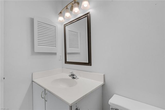 517 Mary Roberts LN, Newport News, VA 23608