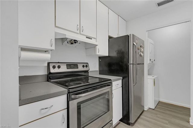 517 Mary Roberts LN, Newport News, VA 23608