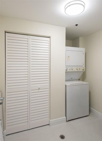 3236 NE 5th Street 402, Pompano Beach, FL 33062