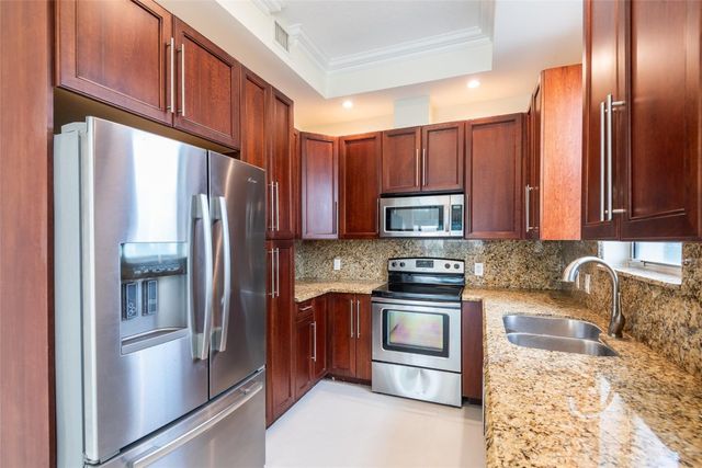 3236 NE 5th Street 402, Pompano Beach, FL 33062