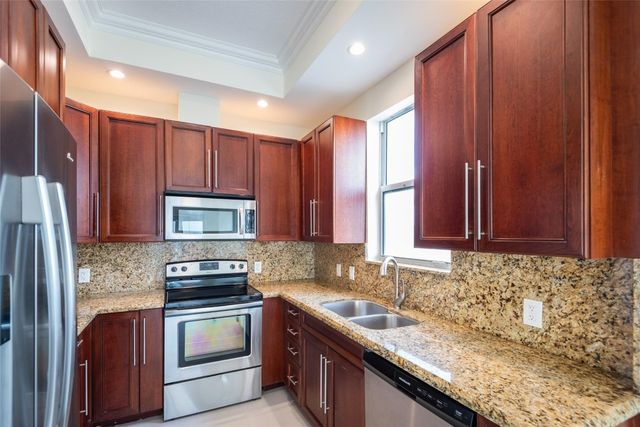 3236 NE 5th Street 402, Pompano Beach, FL 33062