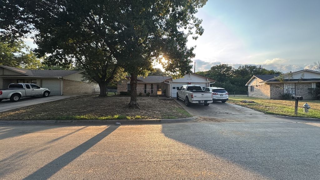 201 Bluebird Circle, Denton, TX 76209