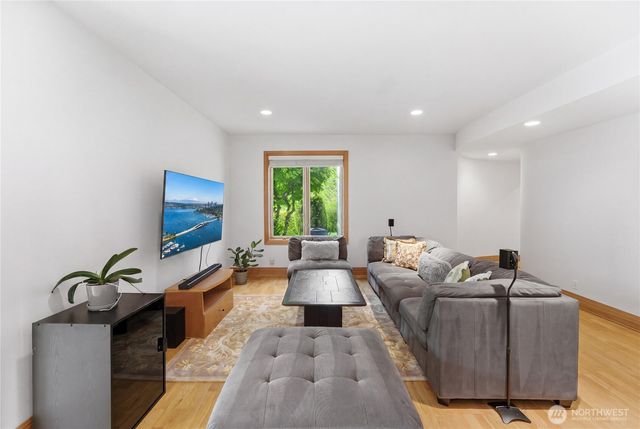 17288 SE 57th Place, Bellevue, WA 98006