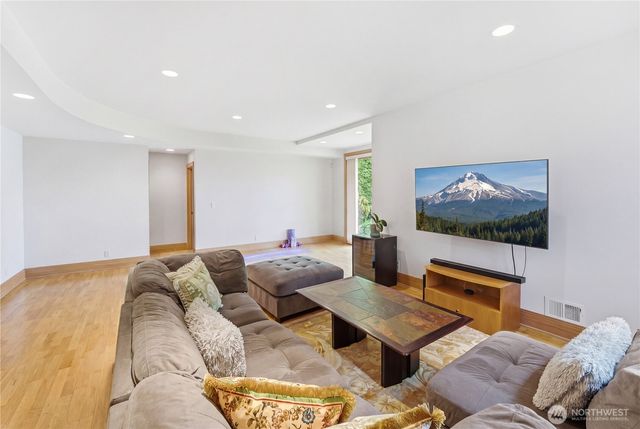 17288 SE 57th Place, Bellevue, WA 98006