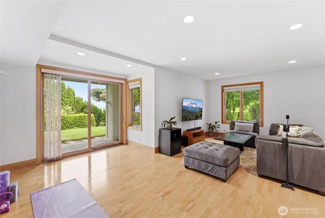 17288 SE 57th Place, Bellevue, WA 98006