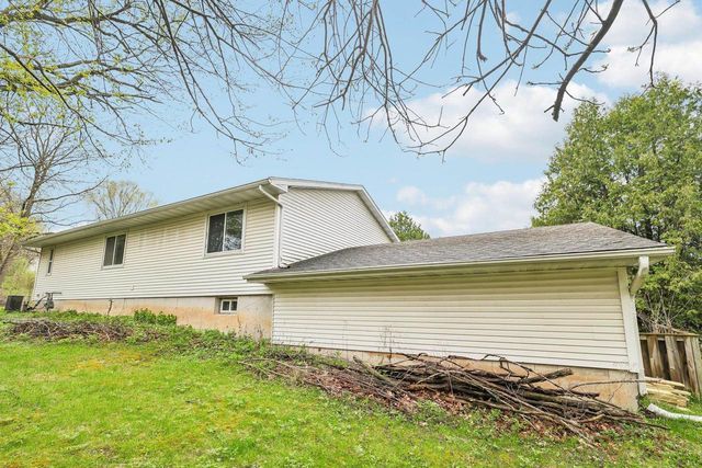 517 Highland Drive, Baraboo, WI 53913