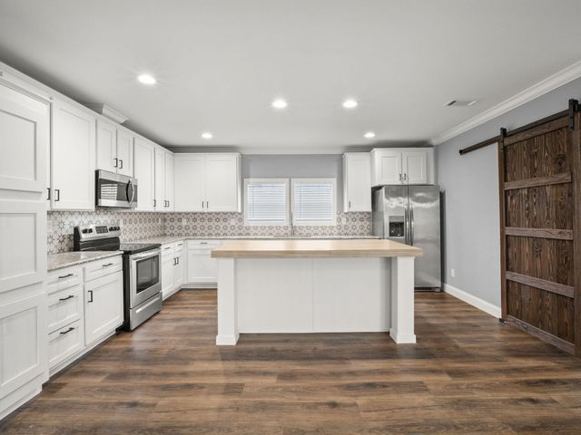 8559 Gulf Hwy Trlr 218, Lake Charles, LA 70607